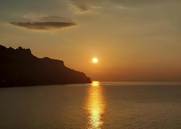 Oliver - Breathtaking Small Pool 14 Sqm Hydromassage On The Rock - Coast *