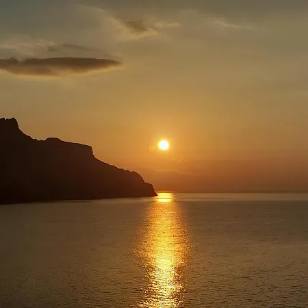 Oliver - Breathtaking Small Pool 14 Sqm Hydromassage On The Rock - Coast *