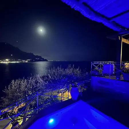 Oliver - Breathtaking Small Pool 14 Sqm Hydromassage On The Rock - Coast *